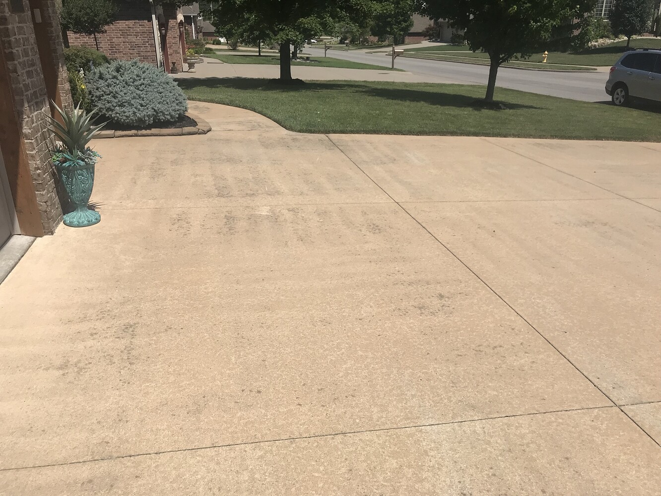 discolored-concrete-or-tinted-sealer-stains-surfaces-pressure