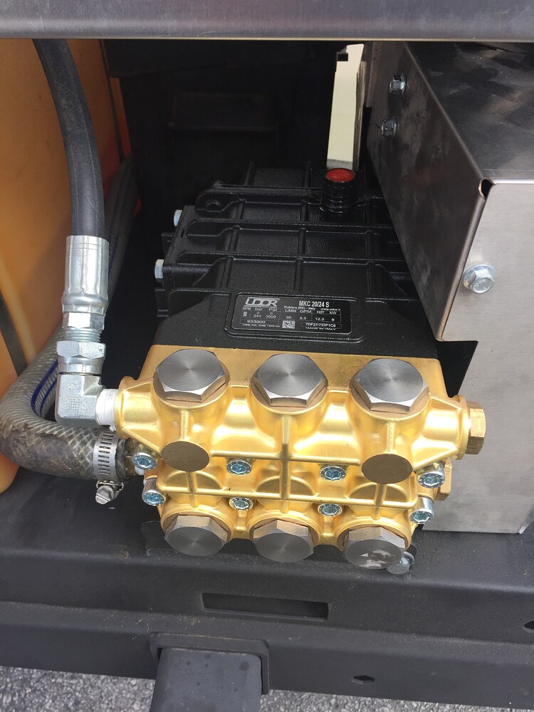 AR Pump leaking oil Machine Repairs Pressure Washing Resource